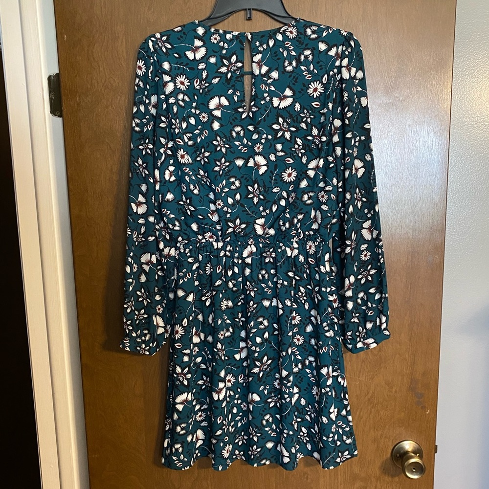 Express Floral Green Dress - Picture 2 of 3